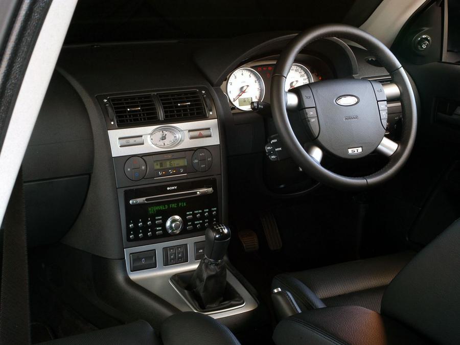  Ford Mondeo ST220 Sedan 2004 года  (ZA) (фото 6 из 7)